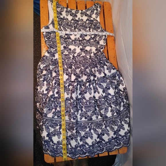 ELIZA J Navy Blue / White Embroidered Lace Formal Sleeveless Lined Dress Size 4P - Picture 9 of 14